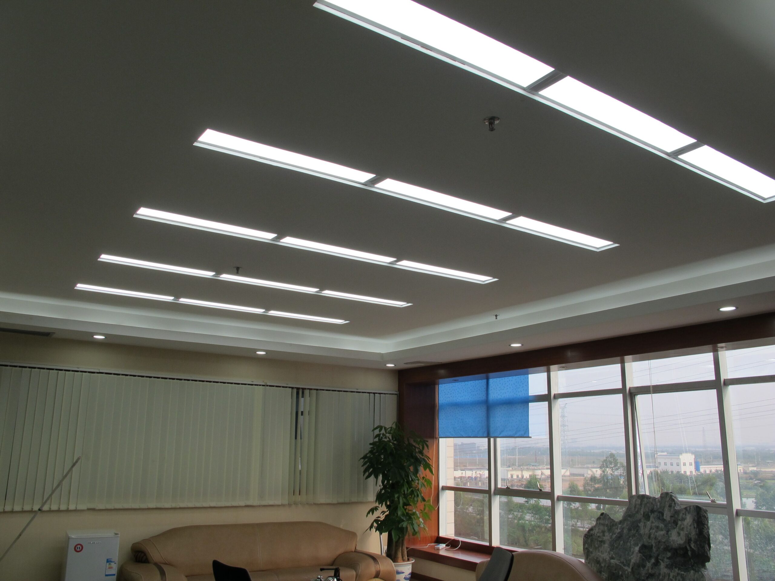Потолочные светодиодные офисные светильники